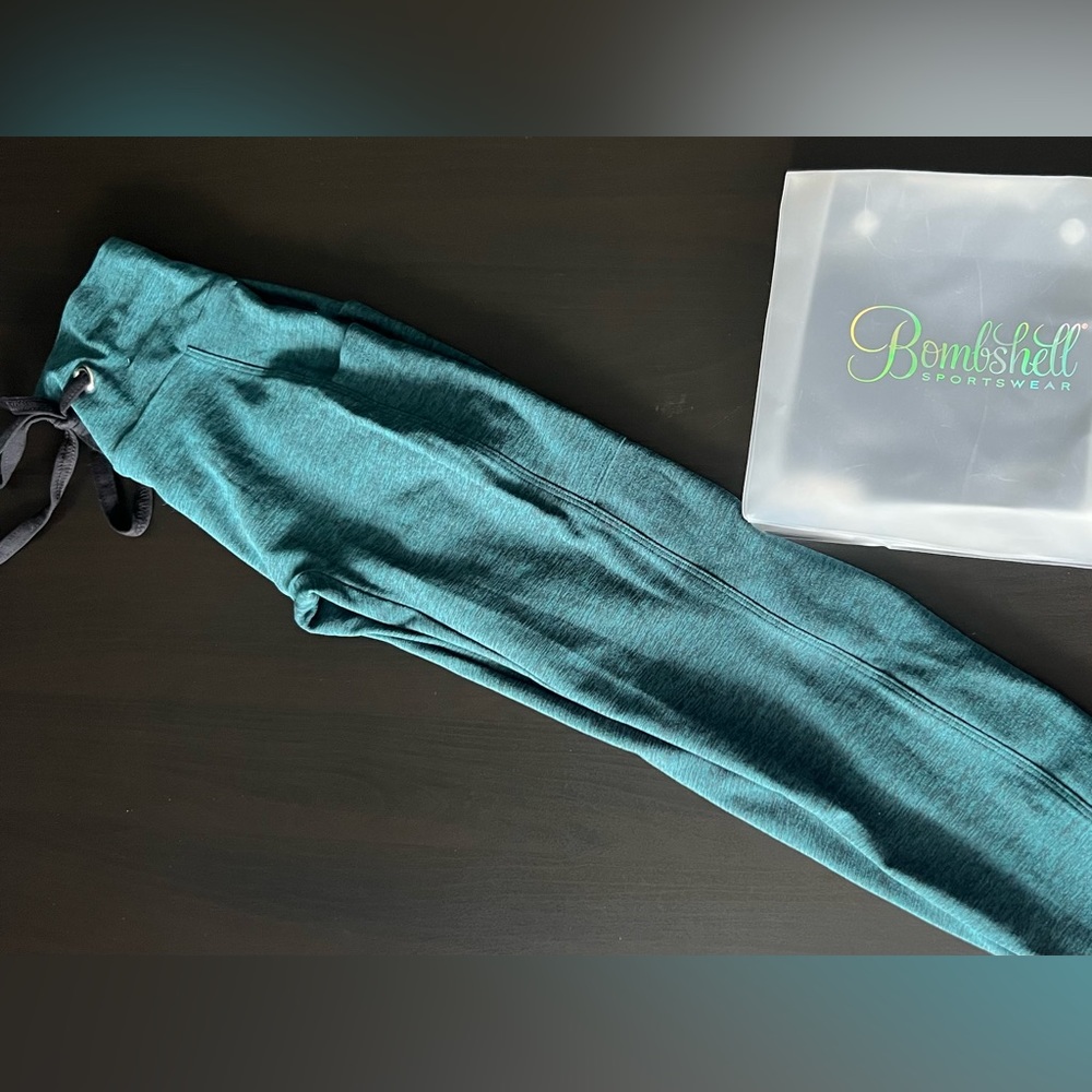 Bombshell sportswear - Thrive Leggings - Size Small - Color Ocean Teal